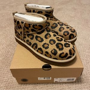 UGG Classic Ultra Mini Spotty Size 7